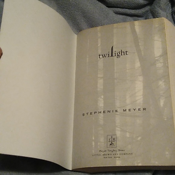 📚Twilight Book 📚 - Picture 5 of 5